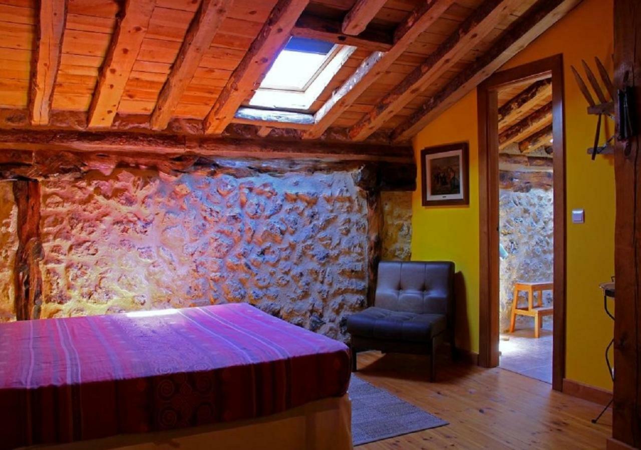 Casa Rural Calle Real Bed & Breakfast Torremocha de Ayllon ภายนอก รูปภาพ